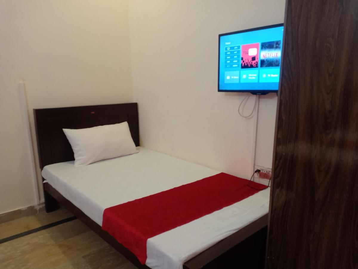 Hotel Second Home Лахор Екстер'єр фото